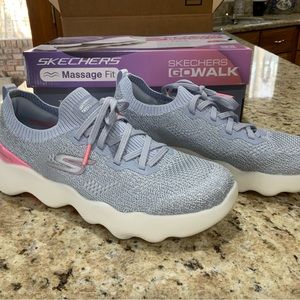 Skechers Go Walk Massage Fit - Upsurge Gray/Pink 7.5 B (M)